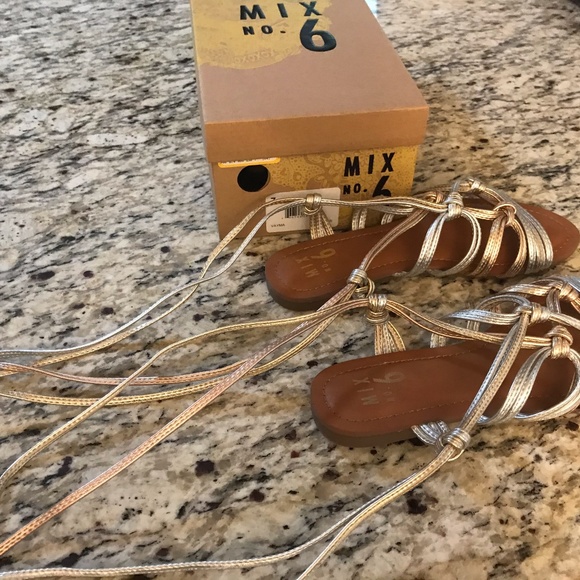 Fun! Vayma Flat Sandal - Picture 3 of 5